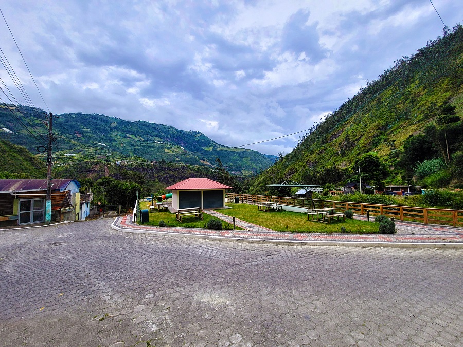 Asfaltado vìa parque la familia